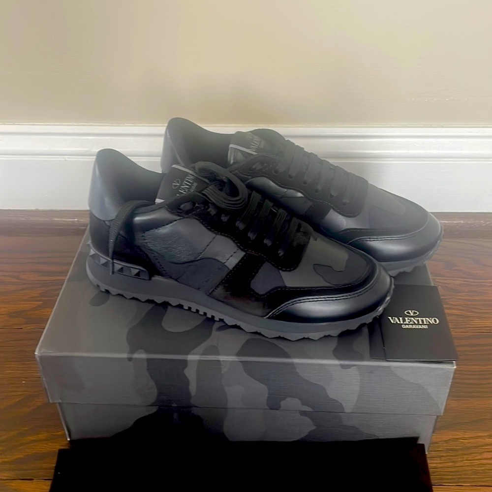 Valentino Garavani Sneakers Sz 35